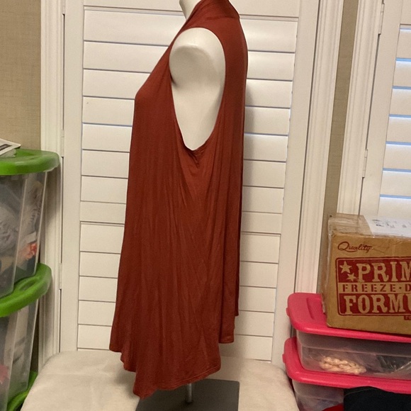 Active USA Rust Sleeveless Cardigan - Picture 4 of 7